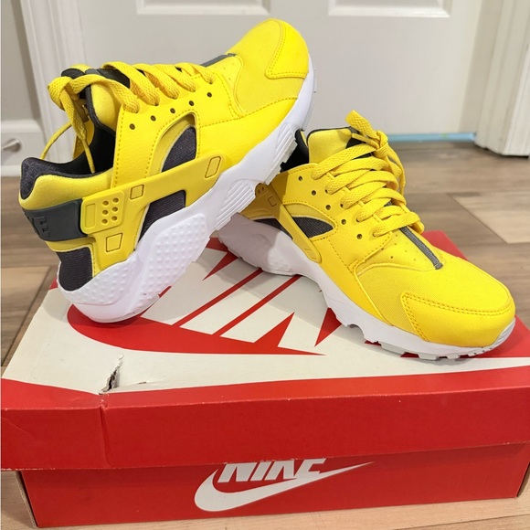 Nike Other - Nike Kids Yellow and Gray Lightweight Sneakers